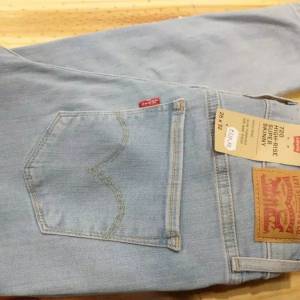 CALÇA LEVI'S FEMININA 720 HIGH RISE.